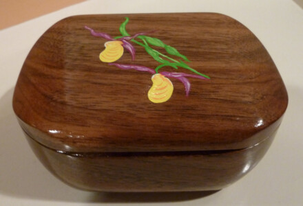 BMOV noyer decor sabots de vénus BMOV noyer decor sabots de vénus