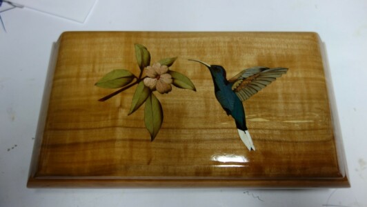 Marqueterie Colibri et fleur de pommier Marqueterie Colibri et fleur de pommier