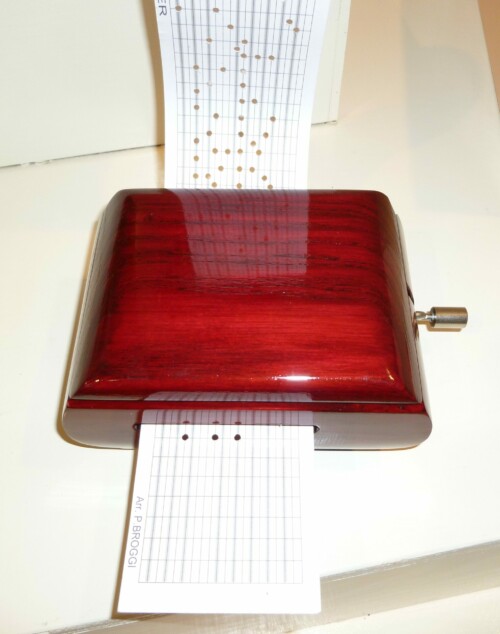 Limonaire en frêne teinté prune - couvercle Limonaire en frêne teinté prune