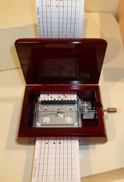 Limonaire en frêne teinté prune - intérieur Limonaire en frêne teinté prune